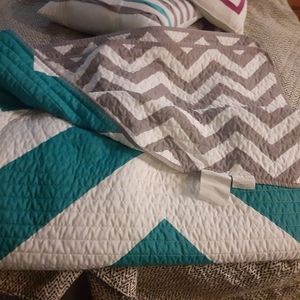 Queen reversible bedspread